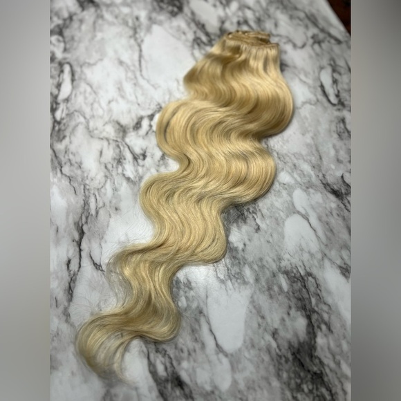 22 Inch 100% Human hair #613 Light Blonde Clip in Extensions - Picture 5 of 5